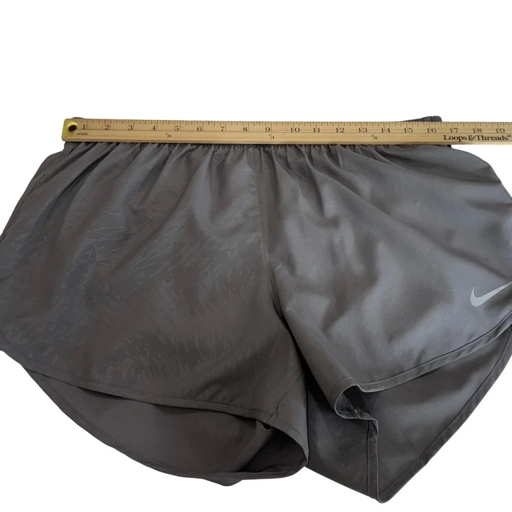 Nike Womens XL Dri-FIT Running Shorts Gray Athletic Gym‎ Zipper Pocket